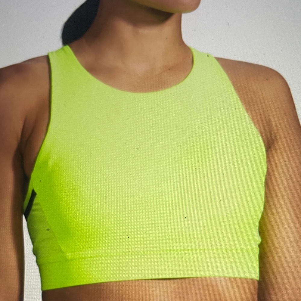 Brooks women’s 3 pocket sports bra neo green.